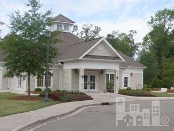 2nd image of 656 Breezewood Dr SE