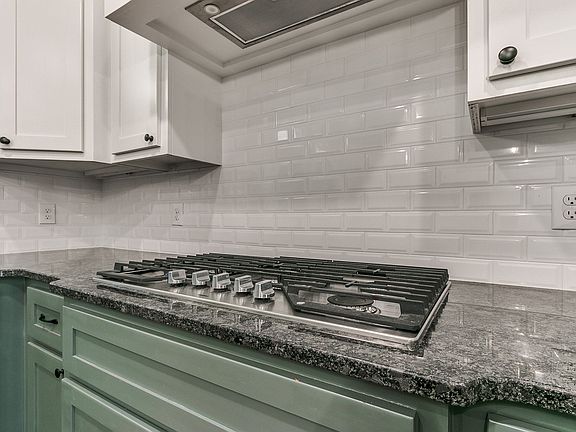 4th image of 2503 Charlton Dr