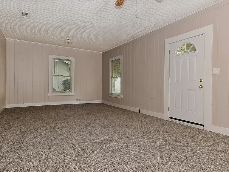 3814 Roberts St — Photo 4