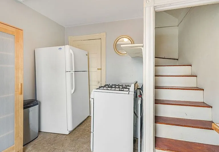 1004 Prince Edward St #2 — Photo 7
