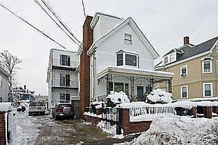 Front w/4 Car Parking