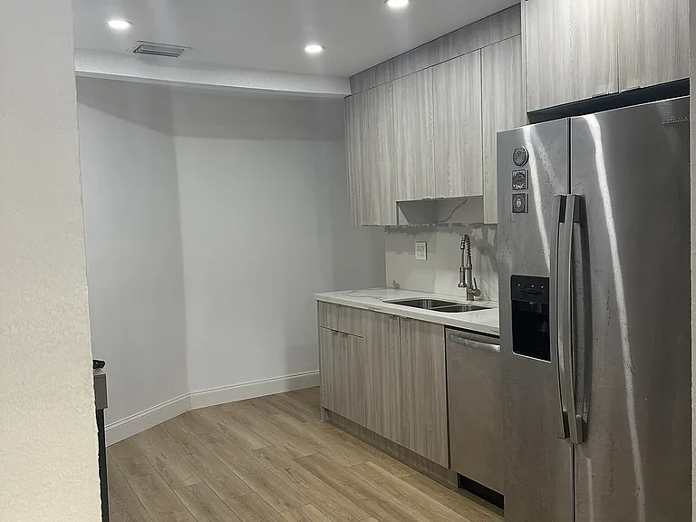 3901 NE 1st Ter #1 — Photo 11