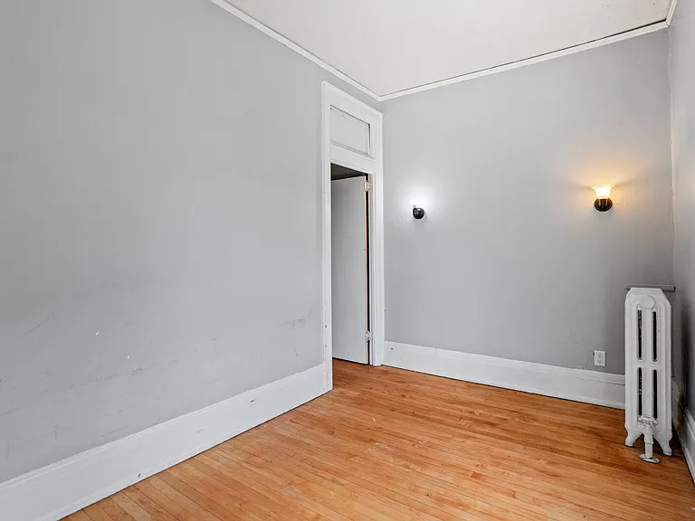 2933 N Maryland Ave — Photo 10