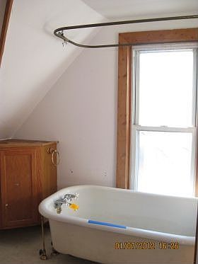 3rd image of 606 Jessamine Ave E