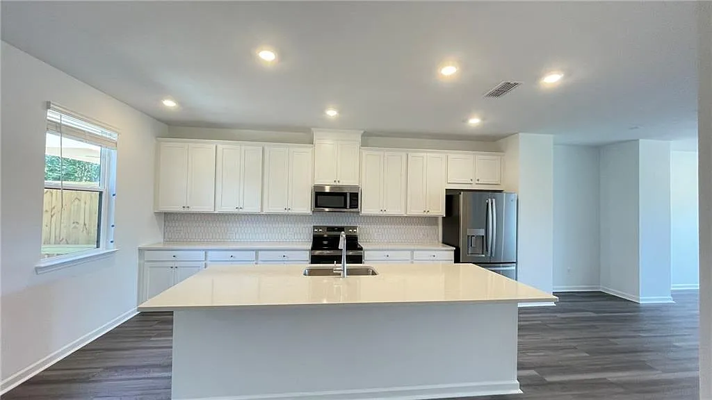 4 bed, 3.5 bath, 2359 sqft, $2,950 — Photo 4