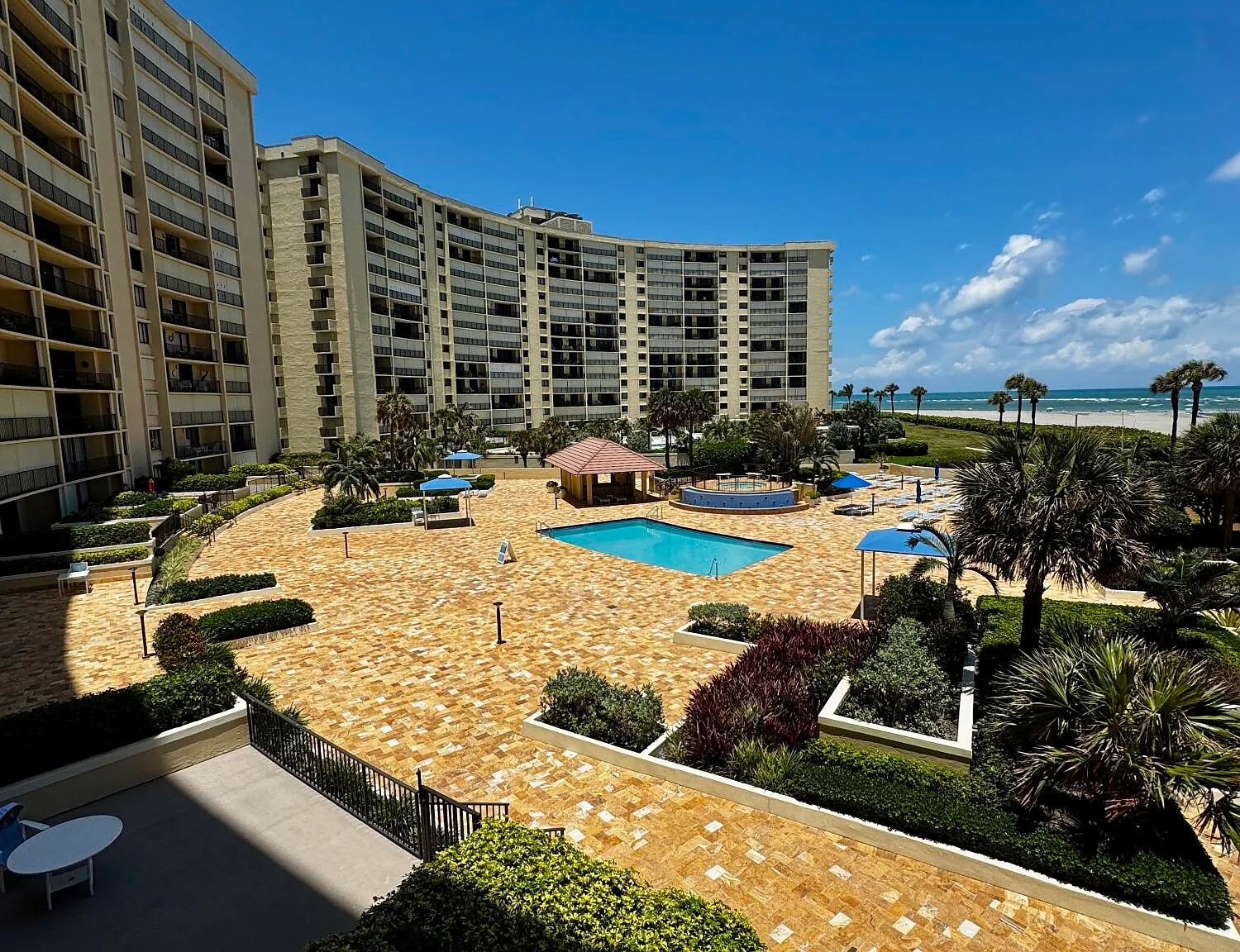 2 bed, 2.0 bath, 1170 sqft, $8,500 — Photo 3