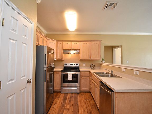 3rd image of 130 Sherwood Dr #B