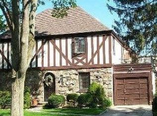 209 Old Mill Rd, Manhasset, NY 11030