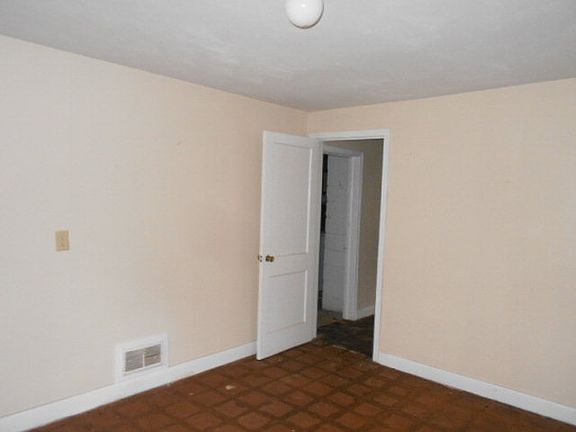 3rd image of 1322 Hillcrest Ave