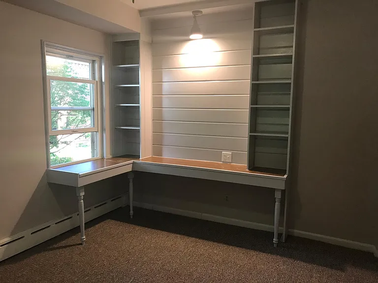 210 W Henry St #1 — Photo 6