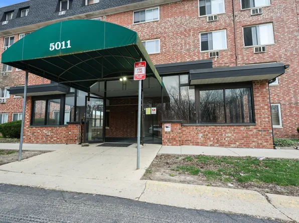 5011 Valley Ln APT 204, Streamwood, IL 60107