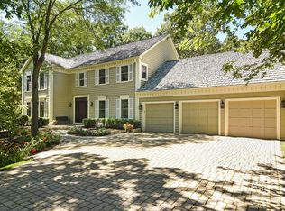 121 Pembroke Dr, Lake Forest, IL 60045