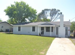 372 Shoreline Dr, Azle, TX 76020