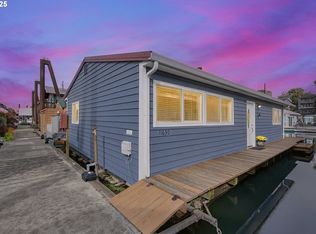 11630 N Island Cove Ln, Portland, OR 97217