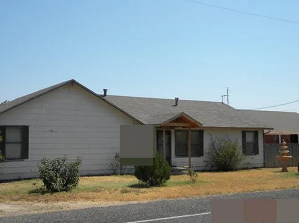 308 N Robinson St, Miles, TX 76861
