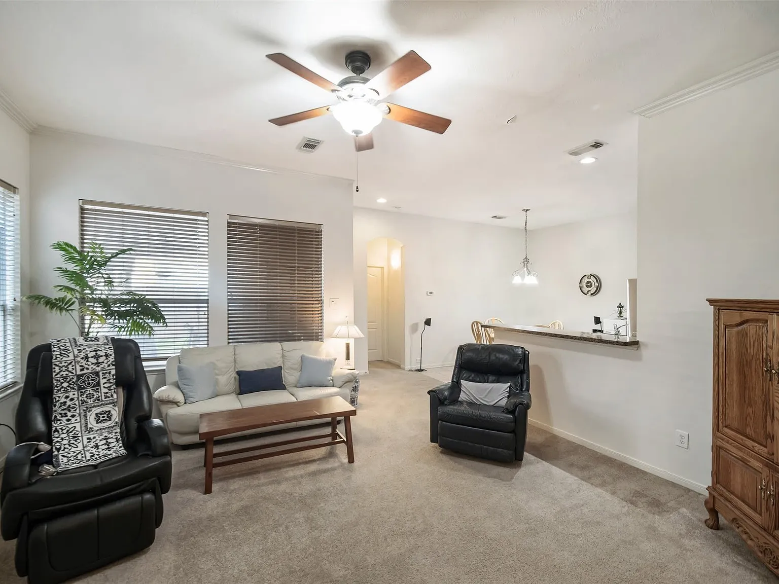 3 bed, $1,500 — Photo 3