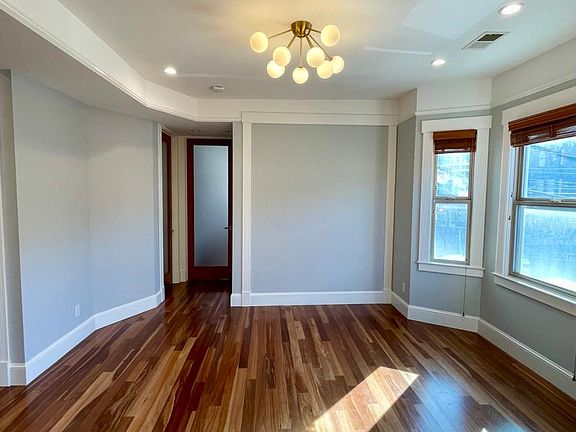 3rd image of 732 Lombard St #732