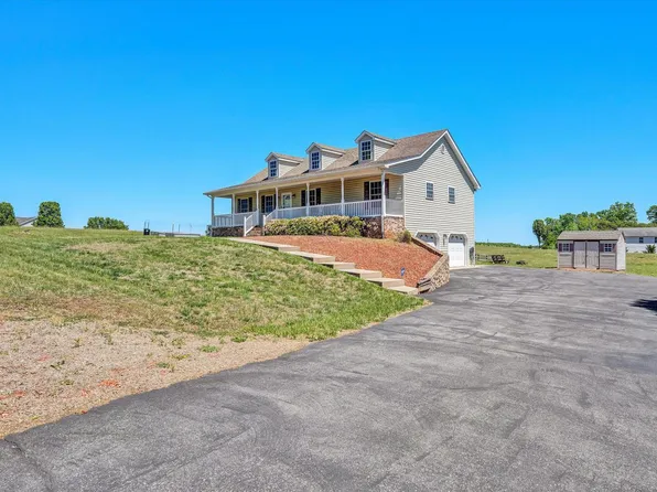 2210 Isle Of Pines Dr, Moneta, VA 24121