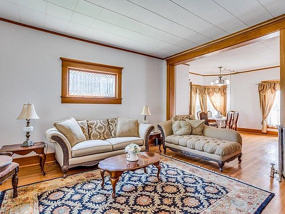 5th image of 221 E 11th Ave