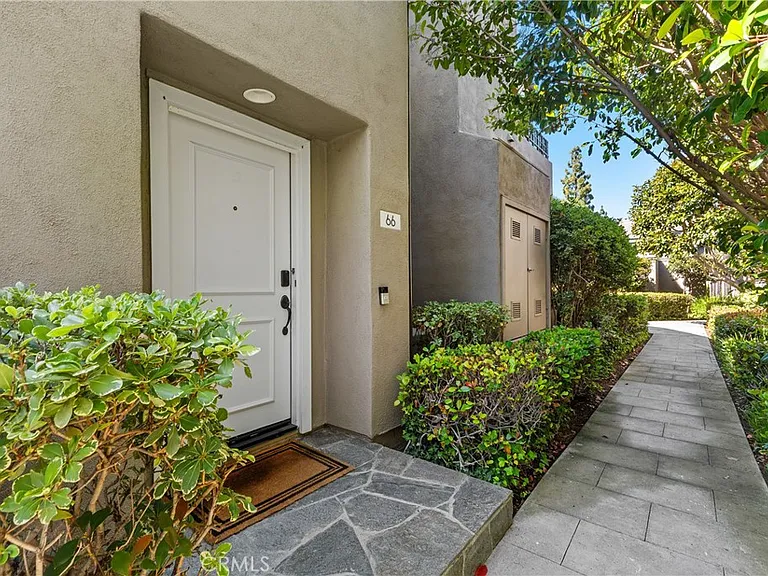 66 Baycrest Ct — Photo 4