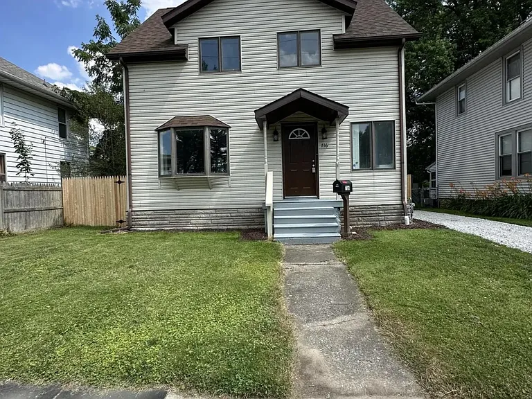 716 Weller Ave — Photo 1