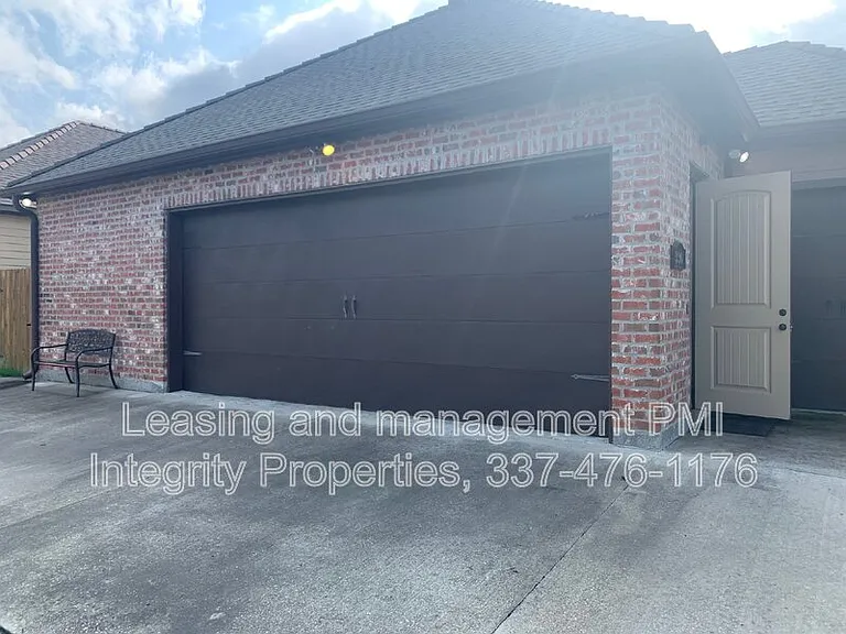 330 Dunvegan Ct — Photo 27
