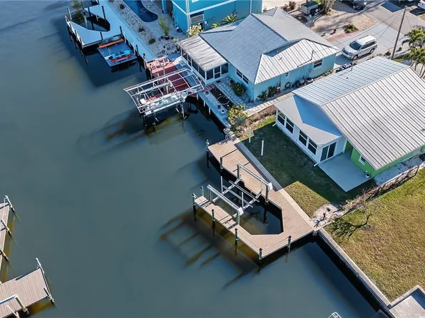 2622 Bridgeview St, Matlacha, FL 33993