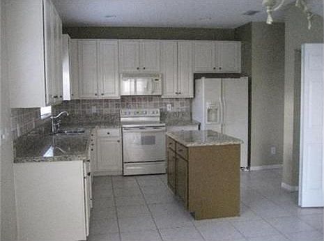 3rd image of 940 NW 126th Ave