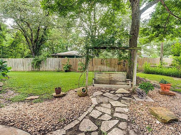 3rd image of 107 Libby Cir E