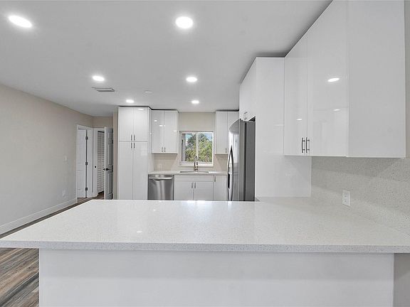 4th image of 6870 SW 18th Ct