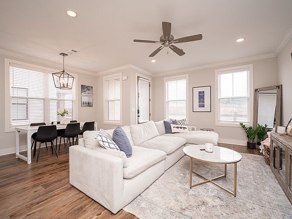 2nd image of 3060 Oxford Way