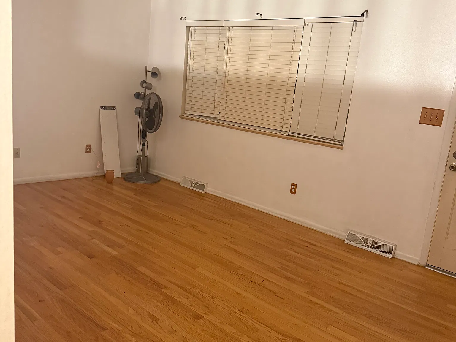 5 bed, 1950 sqft, $3,000 — Photo 3