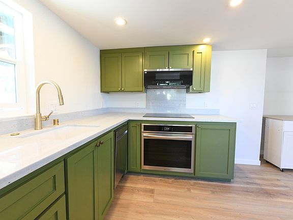 5th image of 1137 E Cliff Dr APT 2