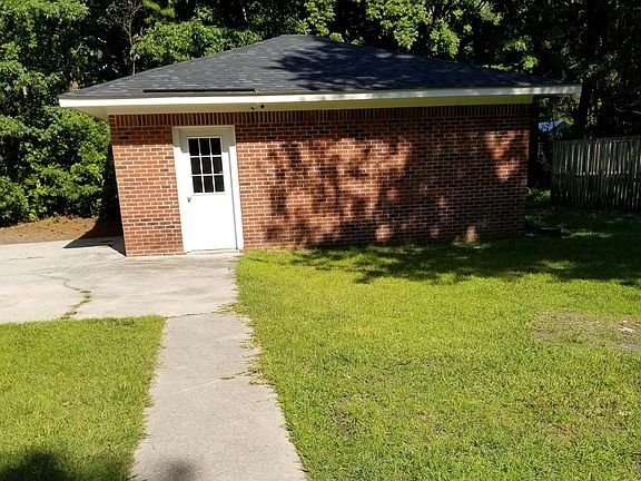 separate garage with hobby/ work space