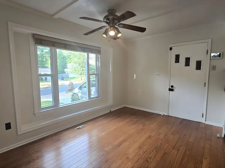 814 Stag Way — Photo 3