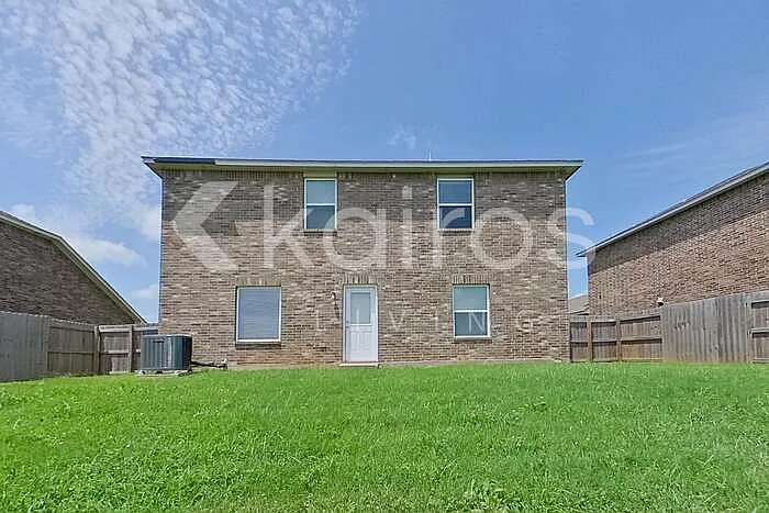 712 Saint James Pl — Photo 23