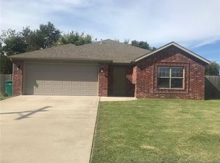 130 Poplar Rd, Centerton, AR 72719