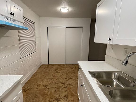2nd image of 2950 Clifford St #3