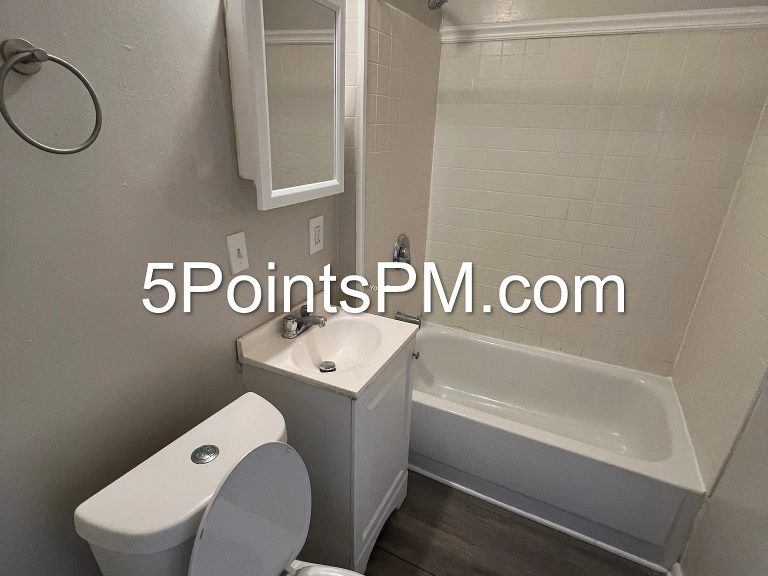 7805 Bancroft Avenue - 1 — Photo 2