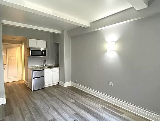 3rd image of 240 W 73rd St APT 511