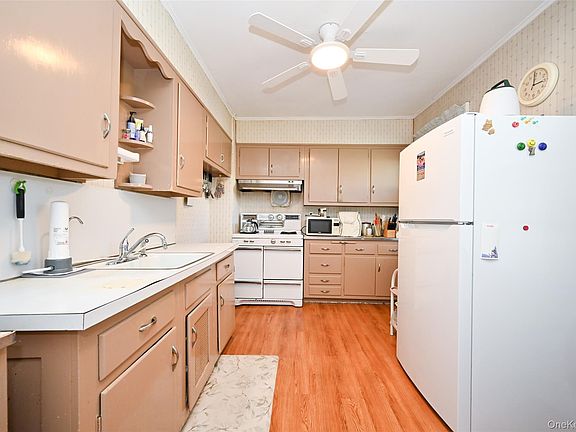 4th image of 171-37 Courtney Avenue