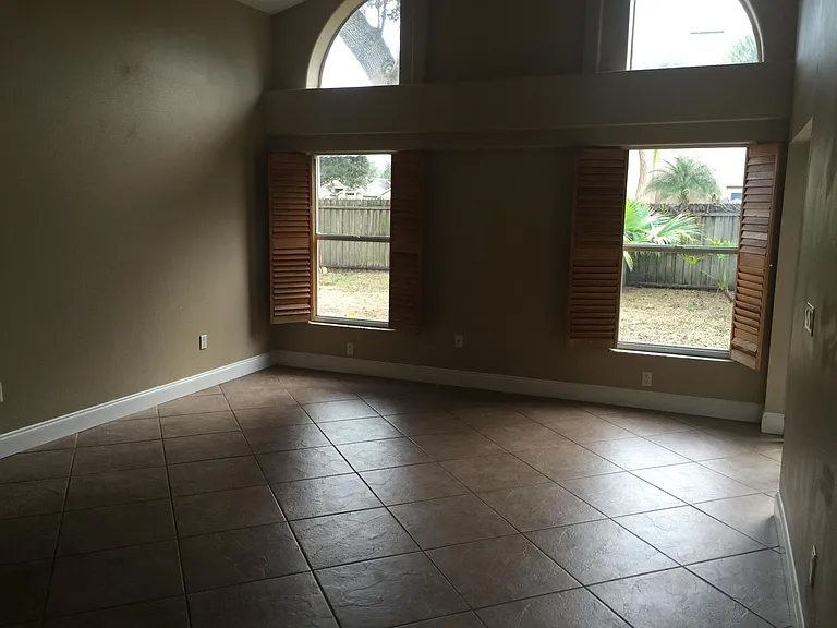2409 Clareside Dr — Photo 14