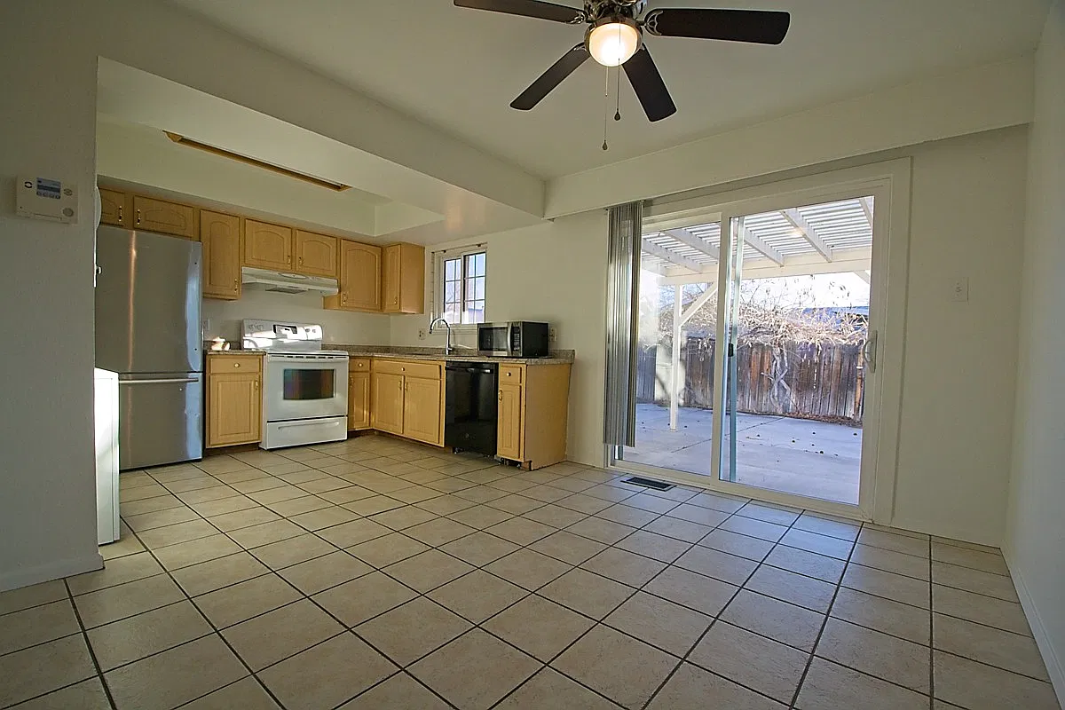 3200 Elaine Way — Photo 2