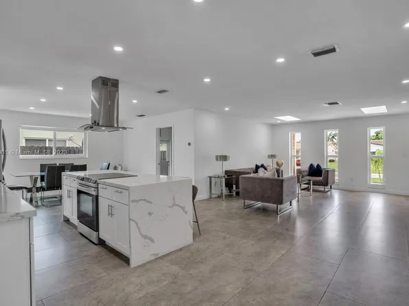 208 SE 4th Ter, Dania Beach, FL 33004