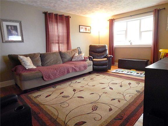 4th image of 50 Deer St
