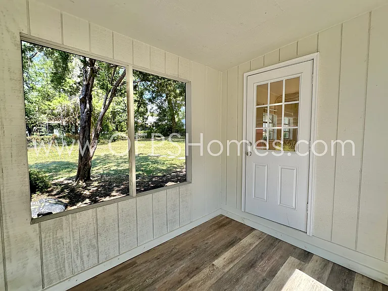 326 Washington Ave — Photo 16