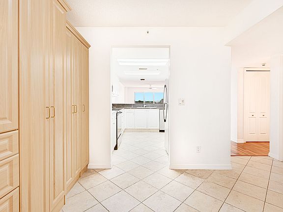 4th image of 3 Oceans West Blvd APT 4D1