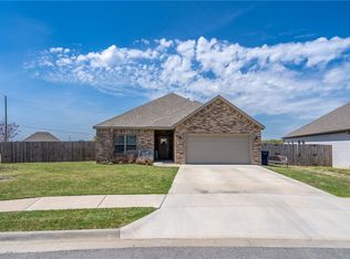 1001 E Ridge View Dr, Siloam Springs, AR 72761