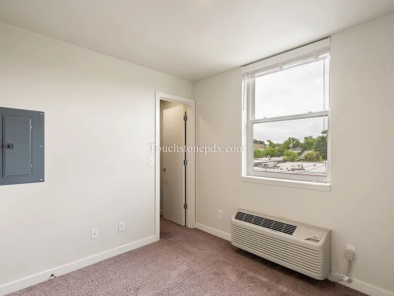 424 NE Jessup St #10 — Photo 33