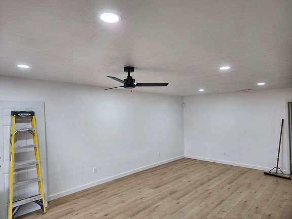 3rd image of 314 Cliff Dr #314